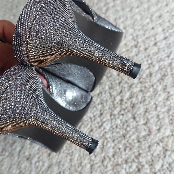 Stuart Weitzman Metallic Glitter Accents Slingback Sandals size 7M - Picture 12 of 14